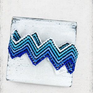 4525u. Glass Blue Zigzag Beaded Bracelet